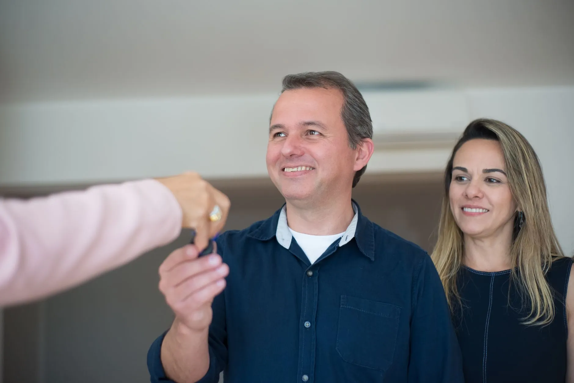 Entrega das chaves de um imóvel ao novo proprietário